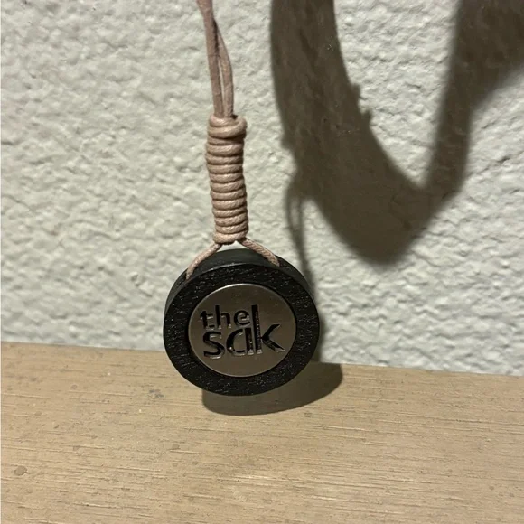 The Sak Beige and Black Leather Shoulder Kendra Bag - Picture 7 of 8